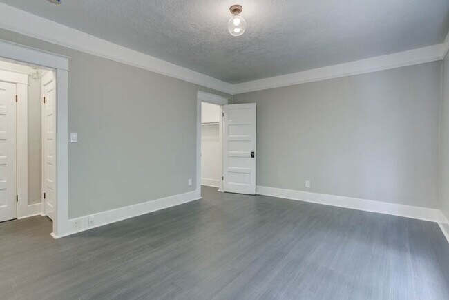 Foto del edificio - $500 OFF St. Johns Gorgeous Renovated Stud...
