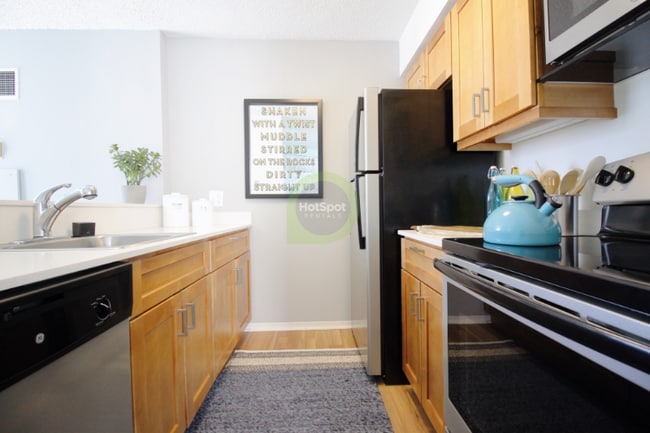 Photo - 732 N Dearborn St Apartment