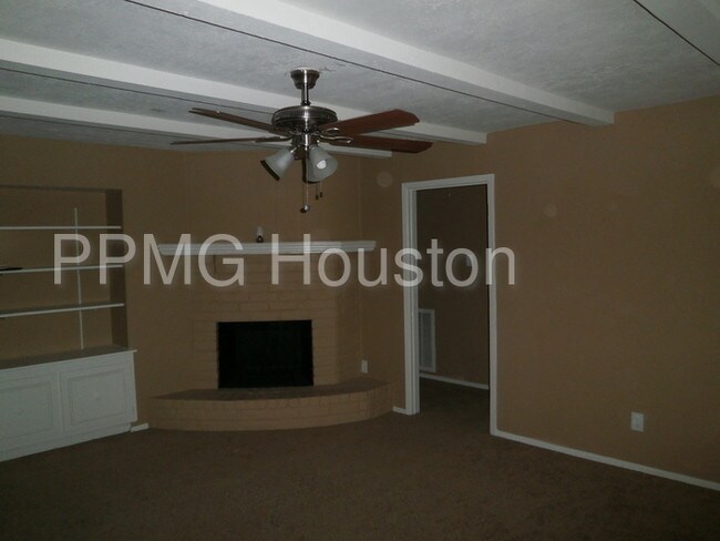 Foto del edificio - 4415 McCleester Dr