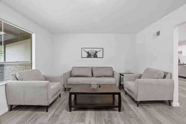 Building Photo - 2633 Garham Dr