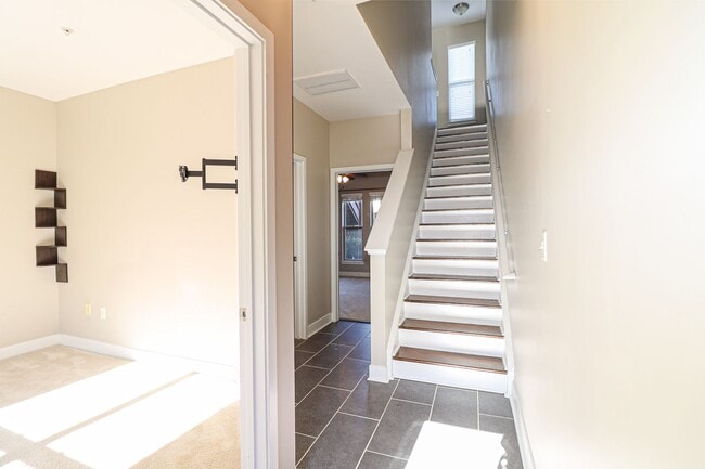 Photo - 3 story townhome with Uptown View