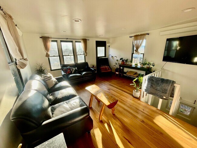 Building Photo - Main St! Storage and Parking! 20 minute dr...