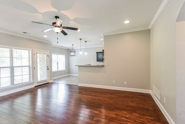 Building Photo - 2580 Woodcutter Dr