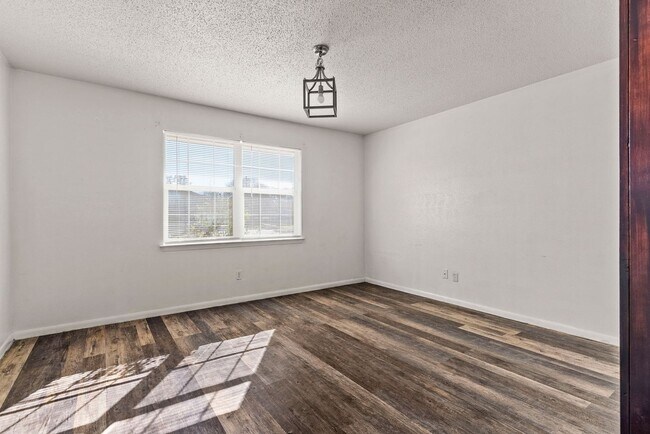 Foto del edificio - 1203 Hughes Ave