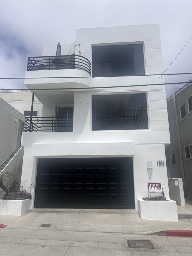 Building Photo - 4302 Ocean Dr