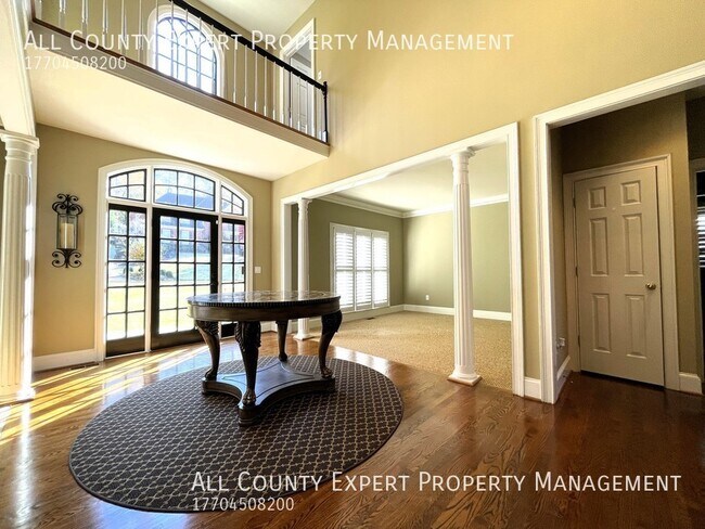 Building Photo - Immaculate Executive Home