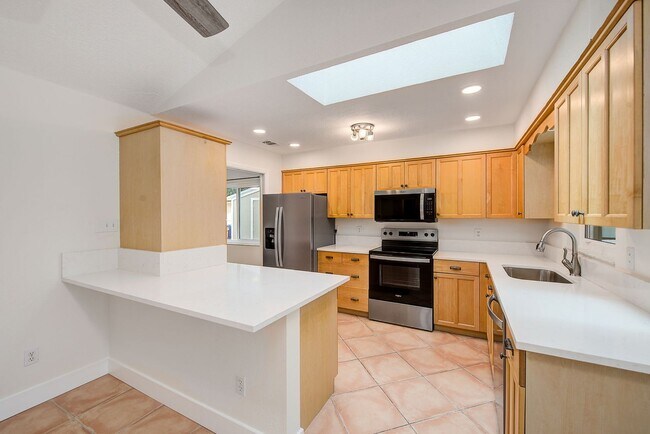 Building Photo - 13331 Hacienda Dr
