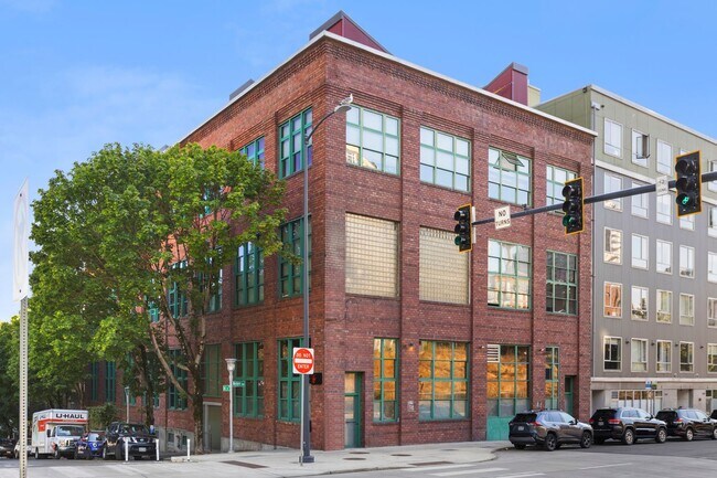 Foto del edificio - Industrial Belltown Loft with Roof Top Dec...