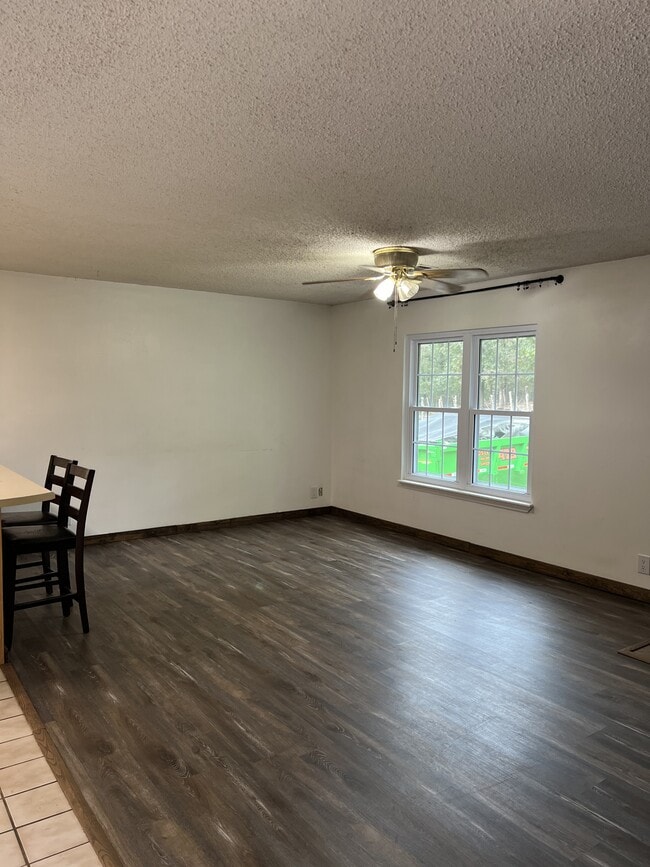 Foto del edificio - 539 Elm Ct