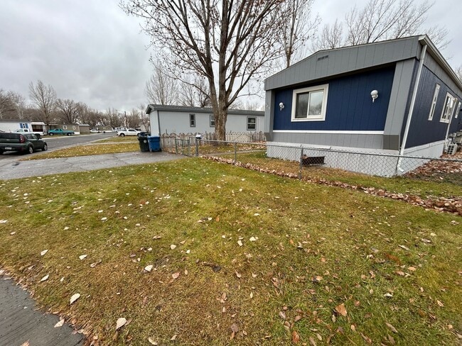 Building Photo - 123 Opal Dr