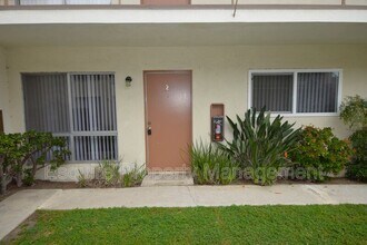 Building Photo - 2050 N Ventura Rd