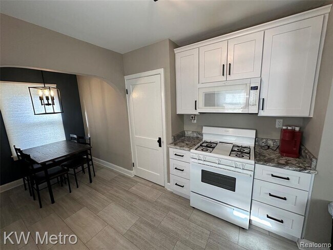 Foto del edificio - 21503 Collingham Ave