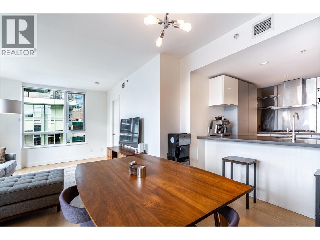 Photo principale - 788-2788 Richards St