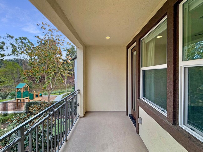 Building Photo - Great 2B/2.5BA Townhome in Oceanside!