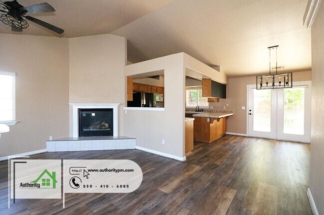 Building Photo - 920 Paramount Way