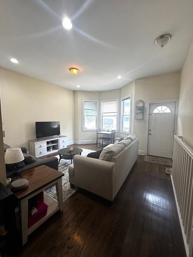 Foto del edificio - 2619 N Southport Ave