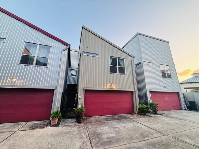 Building Photo - 5 N Ennis St