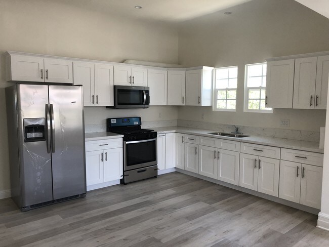 Kitchen - 816 21st E St