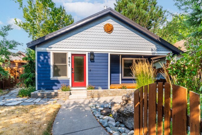 Building Photo - Over 2600 sq. foot high end Westside home!...