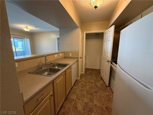 Building Photo - 6955 N Durango Dr