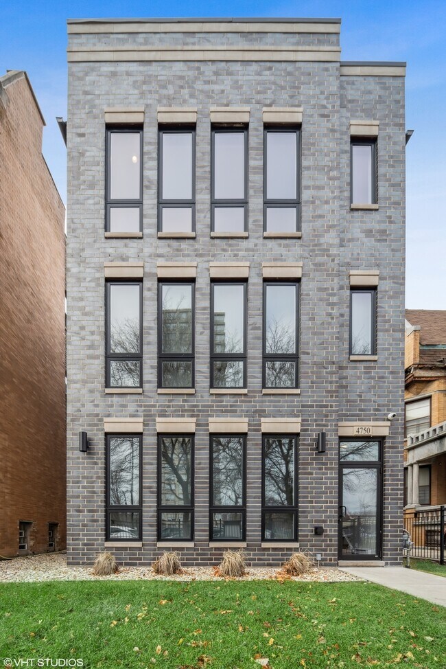 Building Photo - 4750 S King Dr