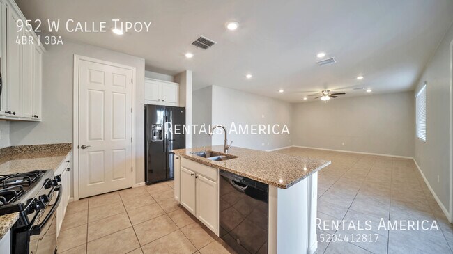 Foto del edificio - MOVE IN SPECIAL: Huge home with awesome am...