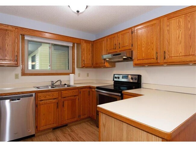 Foto del edificio - 5505 Orleans Ln N