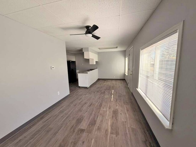 Building Photo - 2254 S Riverside Dr