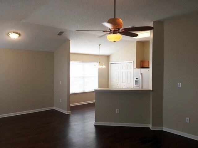 Foto del edificio - 2735 Creek Ridge Dr