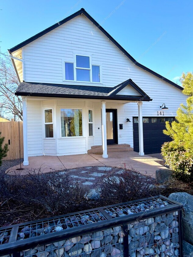 Foto del edificio - Find a piece of serenity in Historic Old Bend!