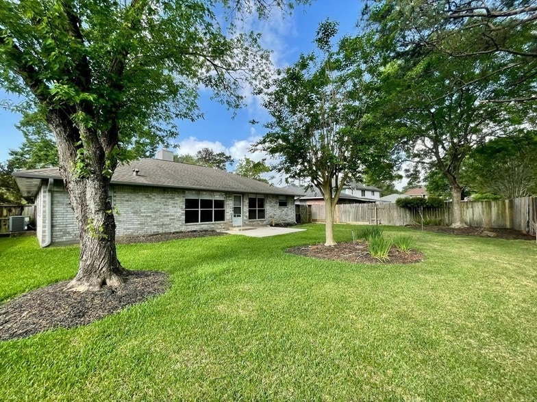 Primary Photo - 2607 Old Oak Ln