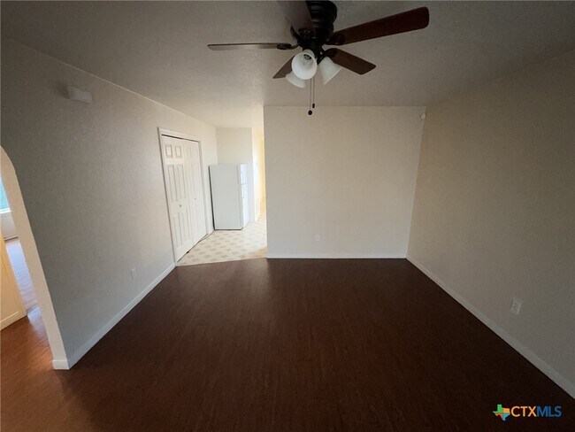 Foto del edificio - 1407 Dugger Cir