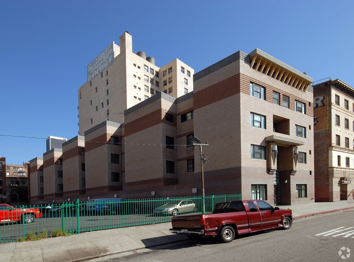 Primary Photo - Hotel Senator