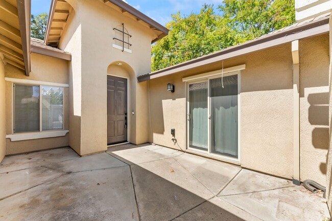 Building Photo - 10000 Shana Way