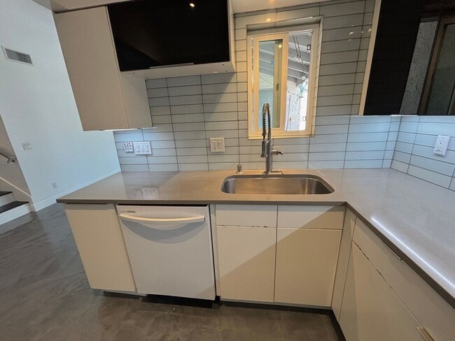 Foto del edificio - Clean 2 bedroom condo located near downtown Fullerton