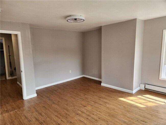 Building Photo - 93 Catharine St