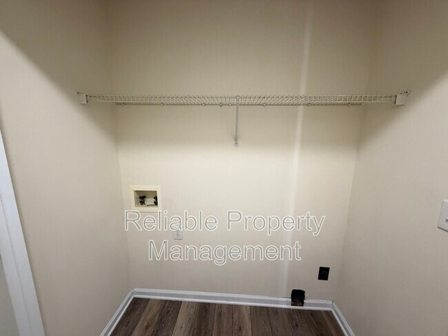Building Photo - 371 S Moore St