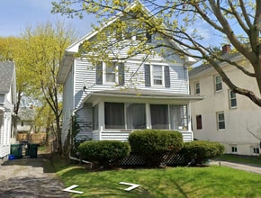 Building Photo - 46 Moulson St