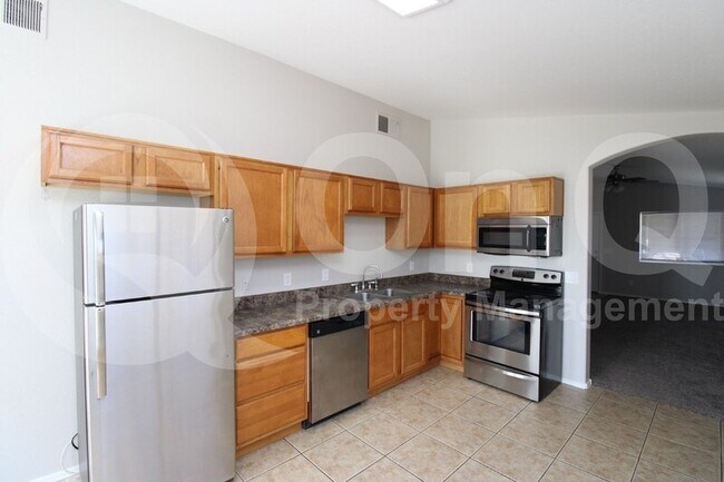 Foto del edificio - 321 W 1st St