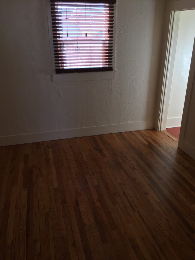 Foto del edificio - 308 W Cherry St