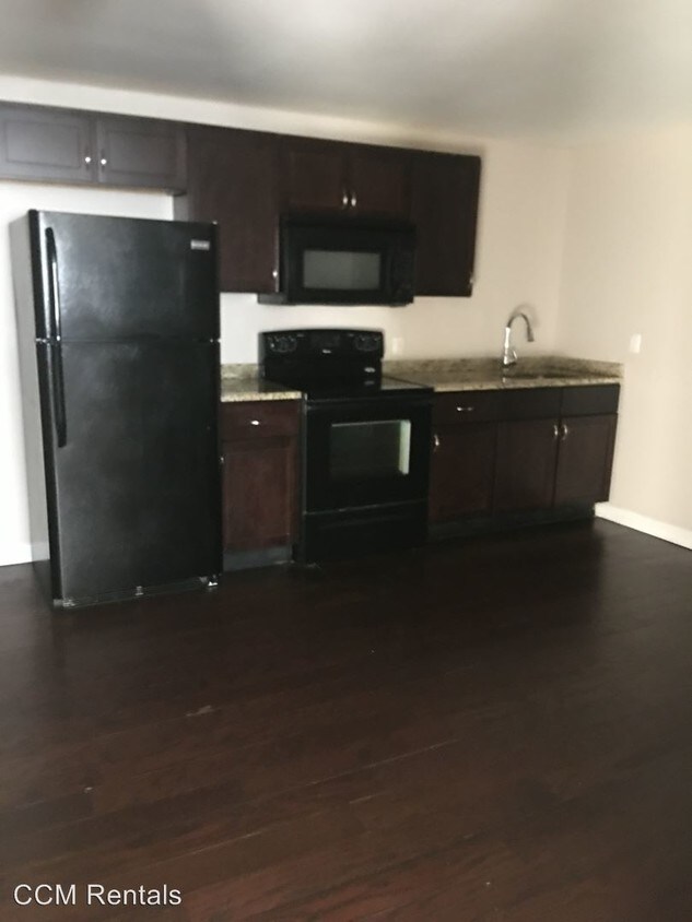 Foto principal - 680 N Main St