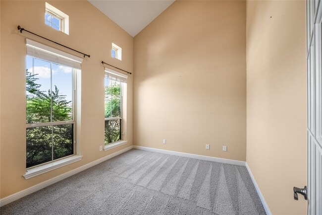 Building Photo - 15231 Flintridge Lake Ln