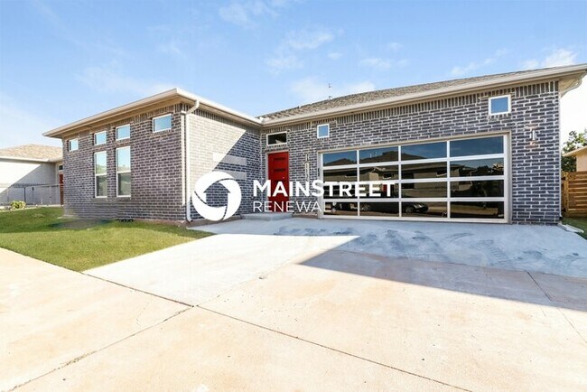 Building Photo - 4 Bedroom Pet-Friendly Home in Oklahoma City, OK with Main Street Renewal