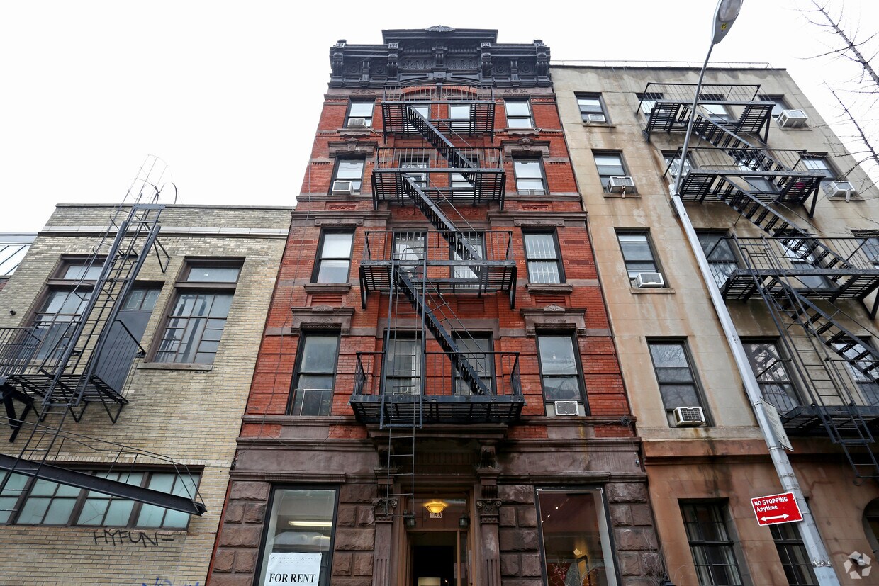 Building Photo - 135 7th Ave