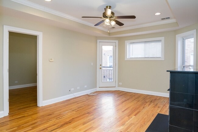 Building Photo - 1642.5 W Greenleaf Ave