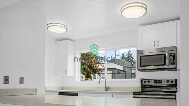 Foto del edificio - Exceptional 2Bed/2 Bath Uptown/Queen Anne condominium.