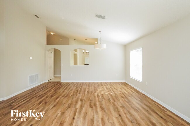 Building Photo - 2513 Balmoral Dr