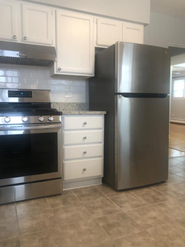 Building Photo - 6044 N Melvina Ave