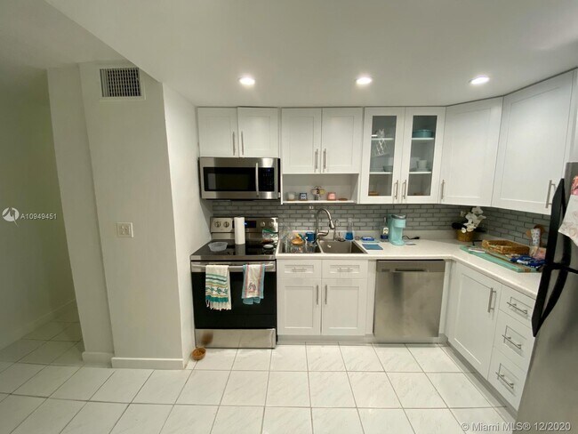 Foto del edificio - 251 Galen Dr