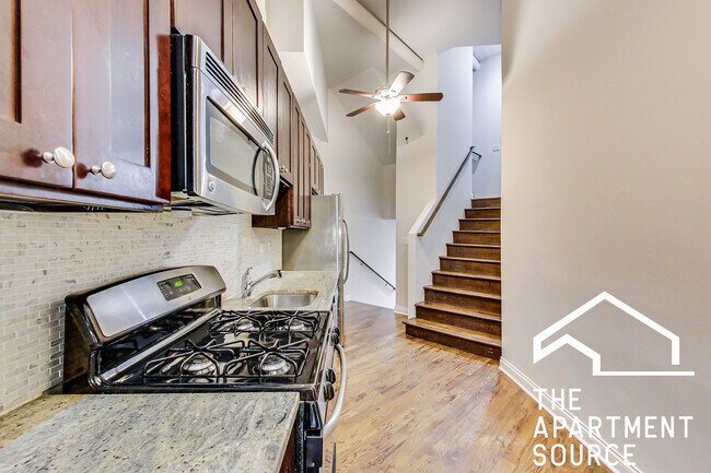 Building Photo - 1806 N Sheffield Ave